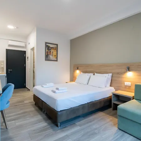 Olitenia نيوس مارماراس