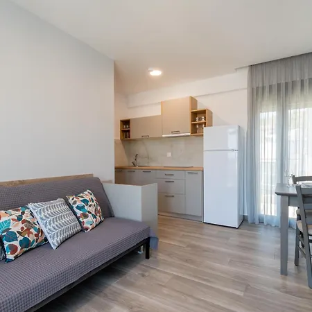 Olitenia نيوس مارماراس